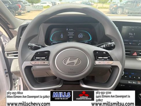 Used 2025 Hyundai Elantra Hybrid FWD image 13