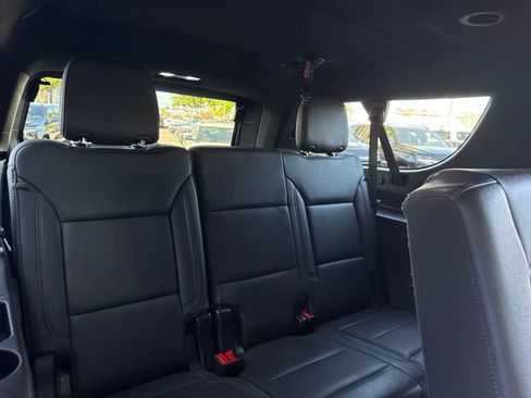 Used 2025 Chevrolet Suburban Z71 AWD/4WD image 34