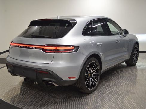 Certified 2025 Porsche Macan image 7