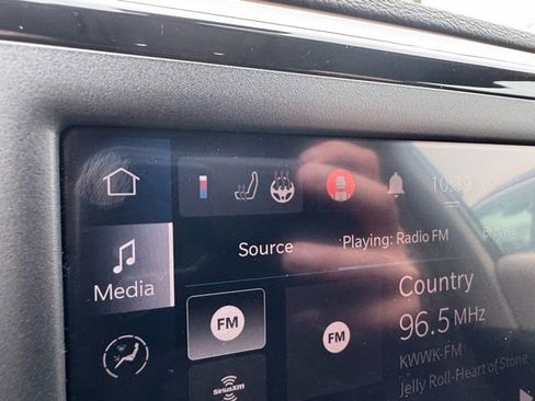 Used 2023 Chrysler Voyager LX image 12