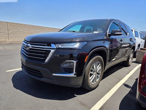 Used 2023 Chevrolet Traverse LT FWD image 2