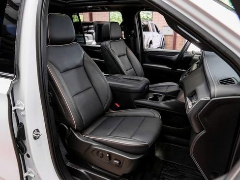 Used 2021 GMC Yukon XL SLT w/ Rear Media and Nav Package AWD/4WD image 59