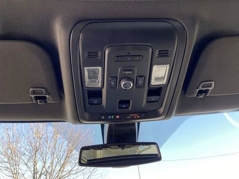 Used 2022 Chevrolet Suburban Z71 w/ Off-Road Capability Package image 18