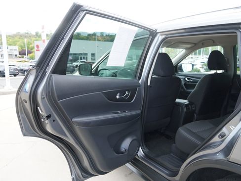 Used 2020 Nissan Rogue SV image 24