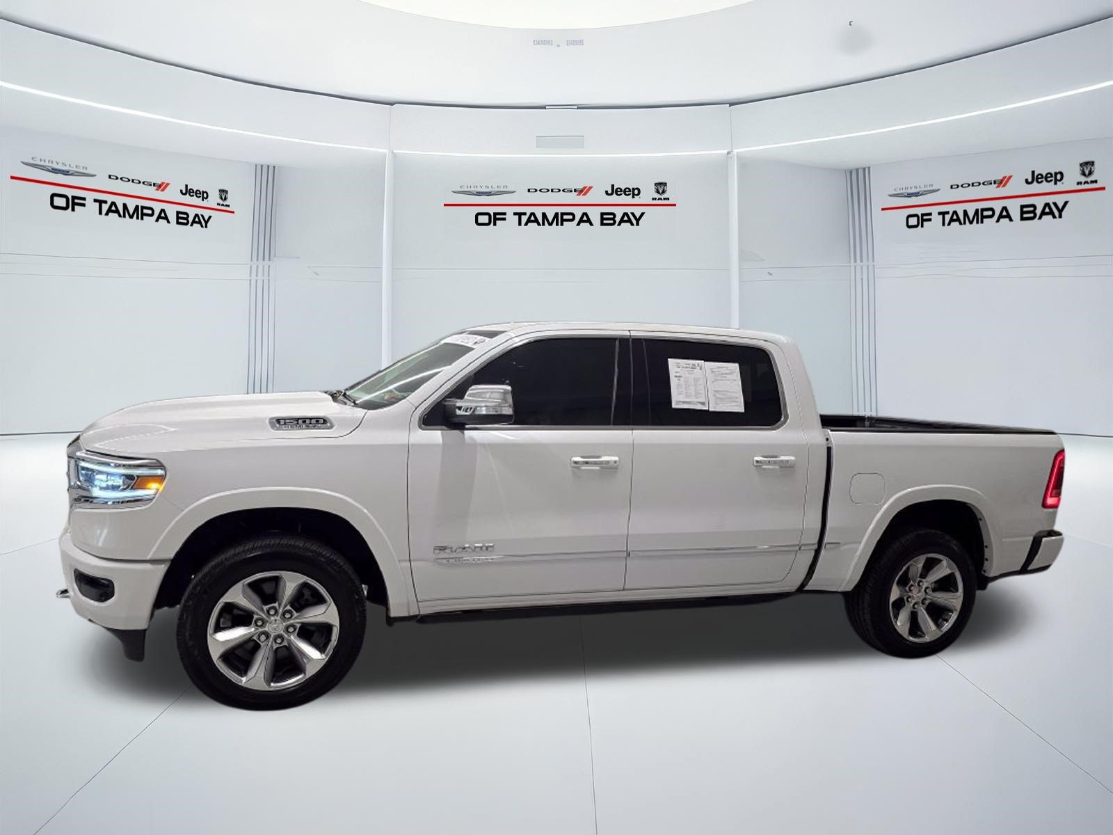Used 2022 RAM 1500 Limited w/ Body Color Bumper Group AWD/4WD image 3