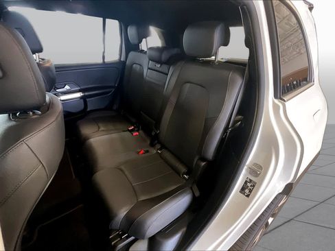 Used 2024 Mercedes-Benz GLB 250 image 18