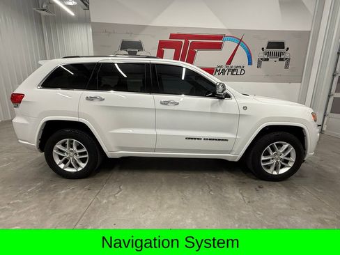 Used 2017 Jeep Grand Cherokee Overland image 2