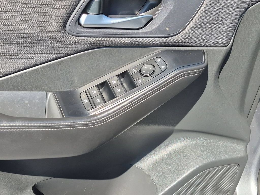 Used 2023 Nissan Rogue SV AWD/4WD image 11