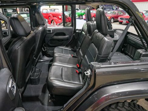 Used 2019 Jeep Wrangler Unlimited Sahara w/ Uconnect 4C Nav & Sound Group AWD/4WD image 22