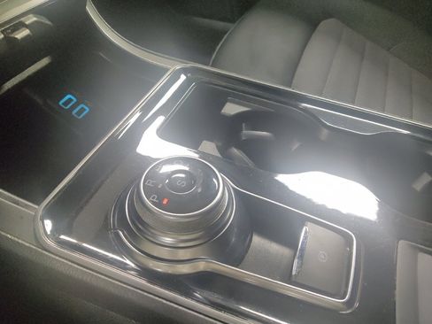 Used 2020 Ford Edge SE FWD image 26