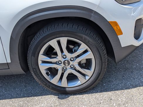 Used 2021 Kia Seltos S FWD image 11