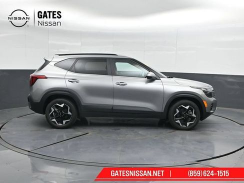 Used 2024 Kia Seltos EX AWD/4WD image 3