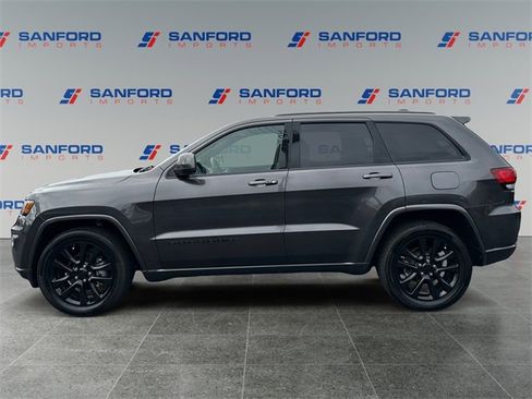 Used 2019 Jeep Grand Cherokee Altitude image 2