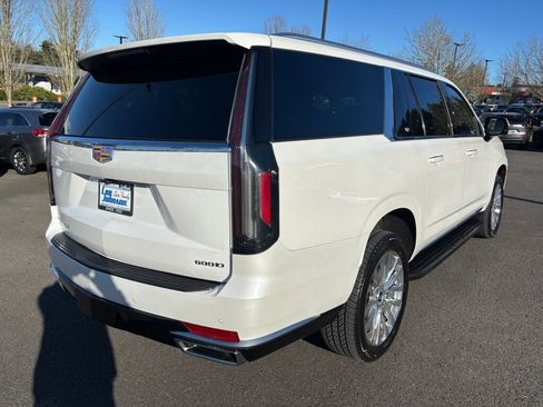 Used 2024 Cadillac Escalade ESV Luxury image 5
