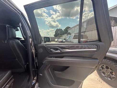 Used 2024 GMC Yukon Denali w/ Denali Reserve Package AWD/4WD image 17