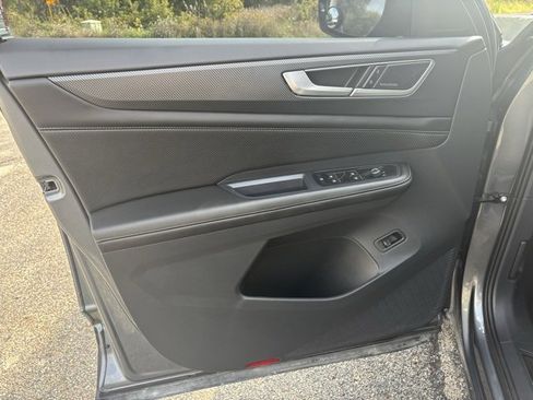 Used 2024 Volkswagen Atlas Cross Sport SEL image 9