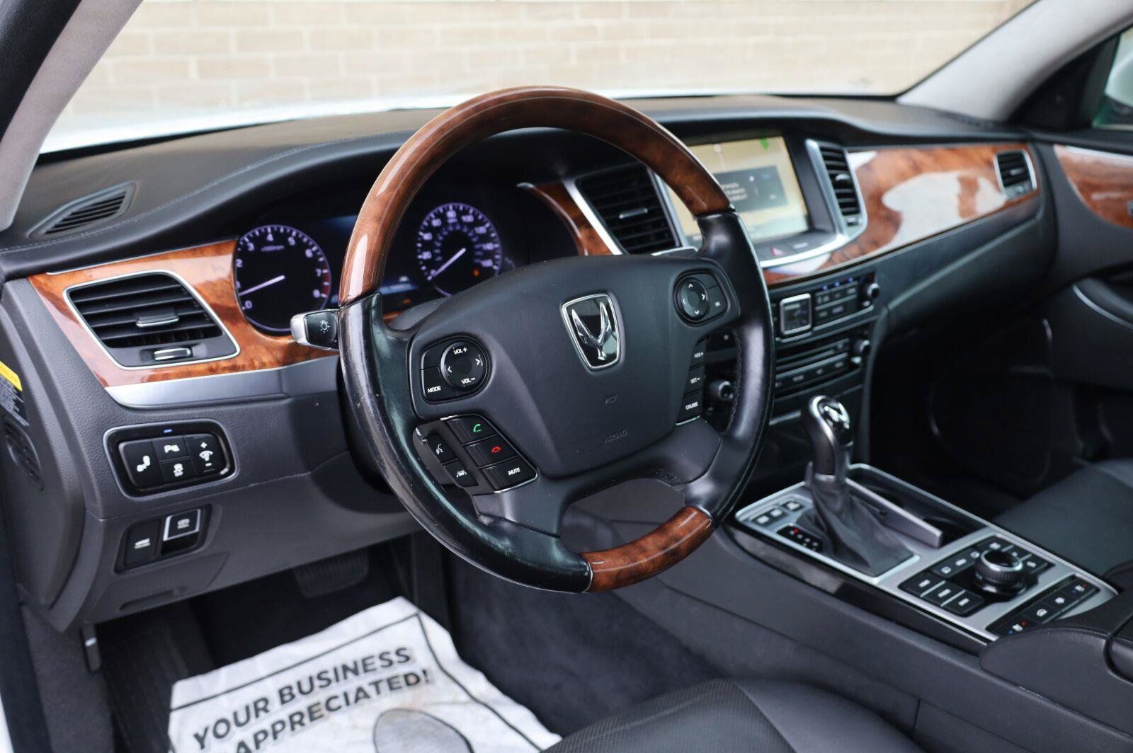 Used 2015 Hyundai Equus Signature RWD image 16