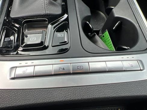 Used 2026 Kia Carnival EX FWD image 24