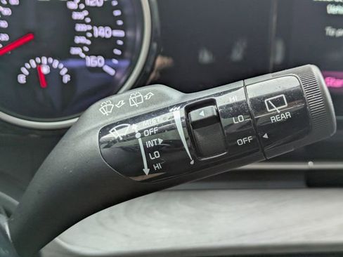 Used 2024 Kia Carnival EX FWD image 28