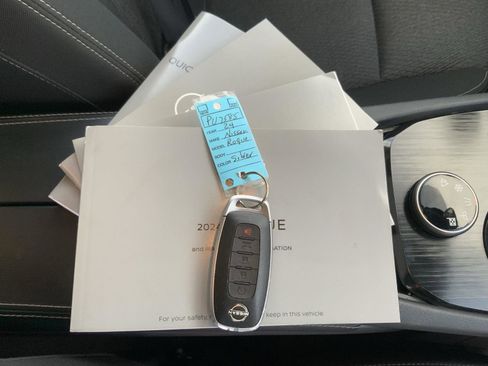 Used 2024 Nissan Rogue SV image 60