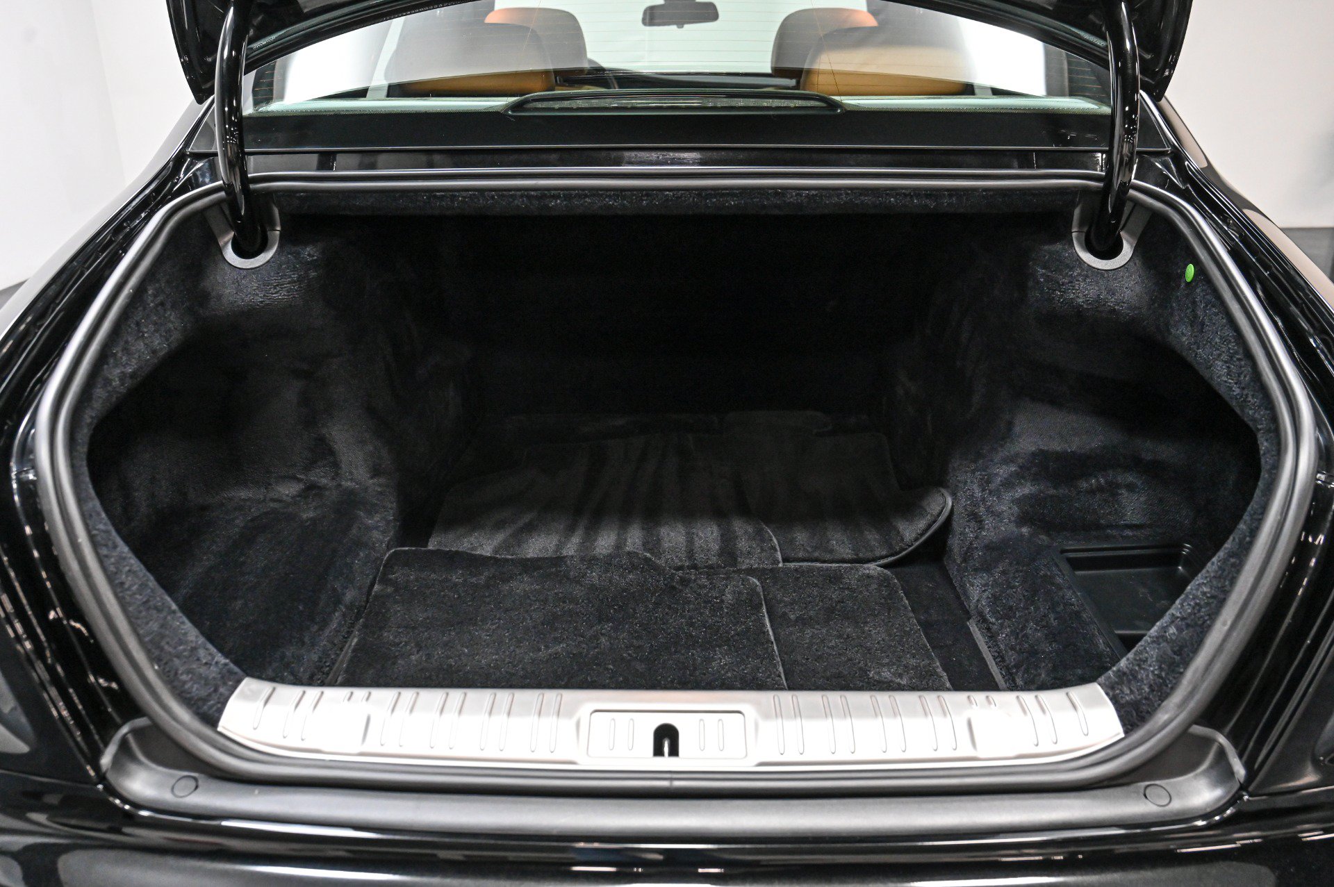 Used 2015 Rolls-Royce Ghost RWD image 54