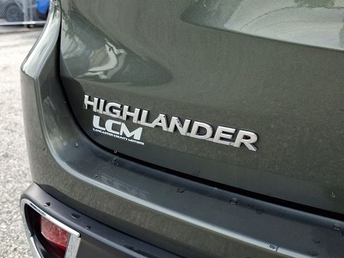 Used 2017 Toyota Highlander Limited Platinum AWD/4WD image 34