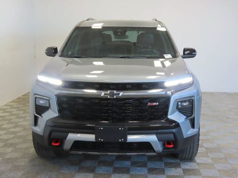 Used 2025 Chevrolet Traverse Z71 AWD/4WD image 2