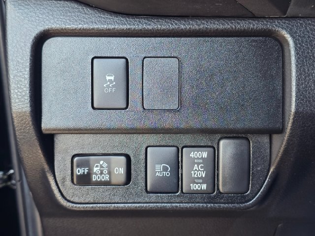 Used 2022 Toyota Tacoma TRD Off-Road AWD/4WD image 32
