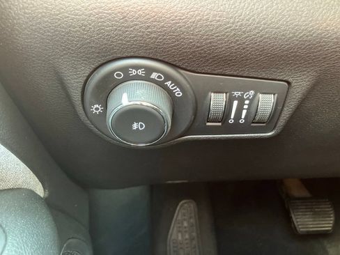 Used 2024 Jeep Compass Latitude AWD/4WD image 14