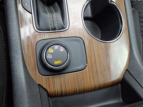 Used 2019 GMC Acadia SLE image 23