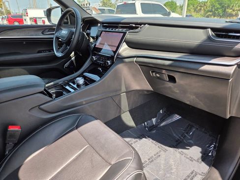 Used 2022 Jeep Grand Cherokee Overland RWD image 8