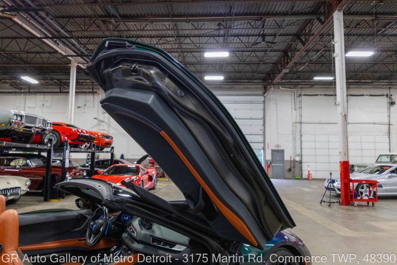 Used 2019 BMW i8 Roadster AWD/4WD image 36