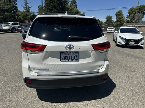 Used 2017 Toyota Highlander Plus FWD image 9