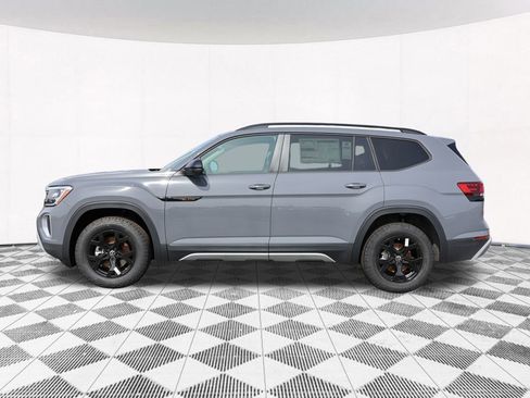 New 2025 Volkswagen Atlas Peak Edition SE image 18