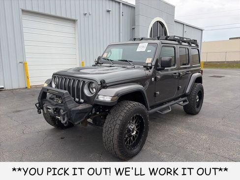 Used 2018 Jeep Wrangler Unlimited Sahara w/ Dual Top Group AWD/4WD image 3
