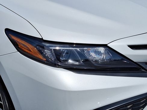 Used 2024 Toyota Camry SE image 10