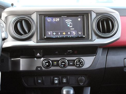 Used 2018 Toyota Tacoma SR5 image 28