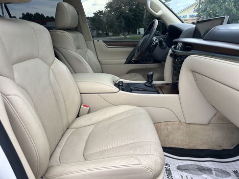 Used 2018 Lexus LX 570 4WD w/ Luxury Package image 14