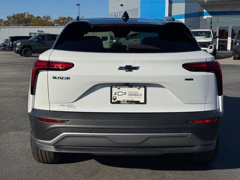 New 2026 Chevrolet Blazer EV LT image 4