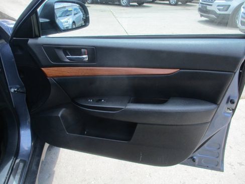 Used 2013 Subaru Outback 2.5i Limited AWD/4WD image 14