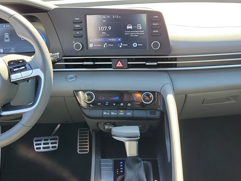 Used 2025 Hyundai Elantra Sport FWD image 18