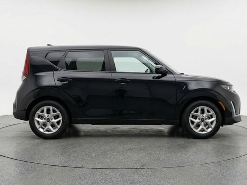Used 2025 Kia Soul LX w/ LX Technology Package FWD image 8