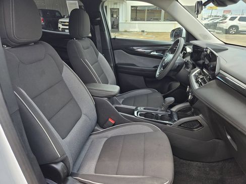 Used 2025 Chevrolet TrailBlazer LT AWD/4WD image 30
