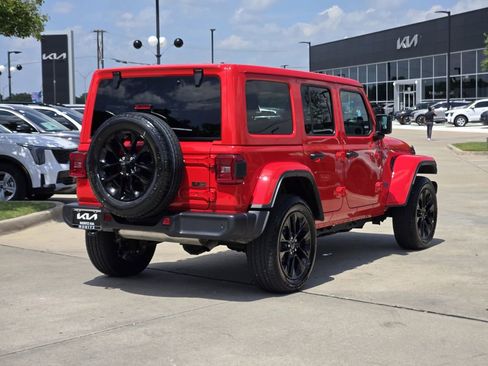 Used 2025 Jeep Wrangler Unlimited Sahara w/ Safety Group AWD/4WD image 4