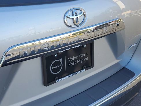 Used 2013 Toyota Highlander SE image 14