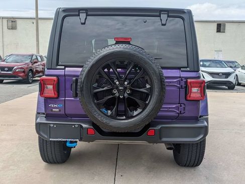 Used 2023 Jeep Wrangler Unlimited Sahara AWD/4WD image 7