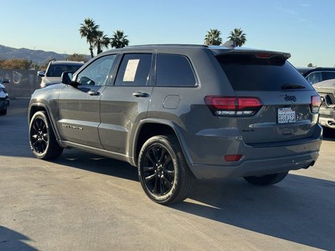 Used 2020 Jeep Grand Cherokee Altitude image 4
