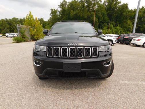 Used 2021 Jeep Grand Cherokee Laredo AWD/4WD image 3