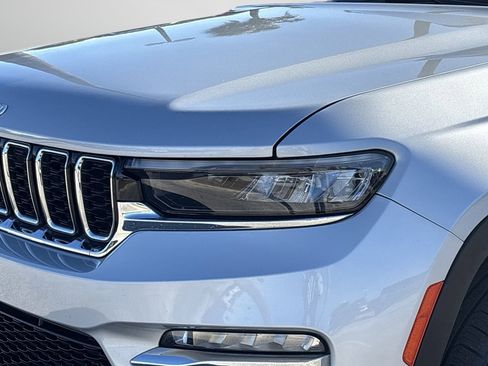 Used 2024 Jeep Grand Cherokee Limited image 6