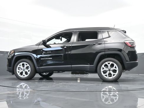Used 2025 Jeep Compass Latitude image 48